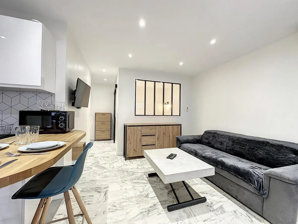Studio De Jonathan - Refait A Neuf - Plage A 200M Juan-les-Pins 0*,  France